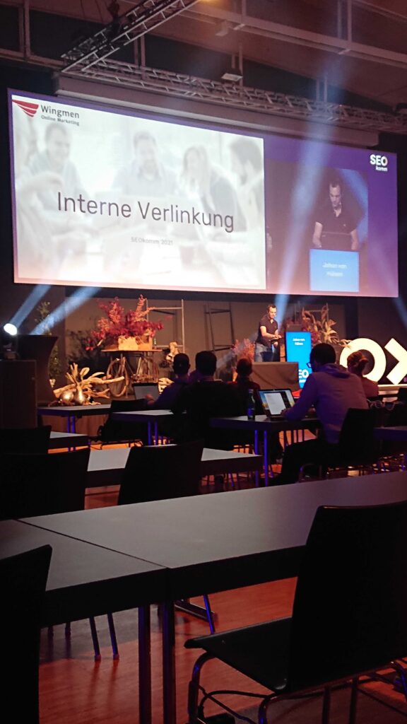 Johan von Hülsen bei seinem Vortrag auf der seokomm 2021 